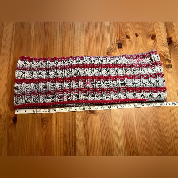 NWOT Red/grey/white infinity scarf - Picture 7 of 11